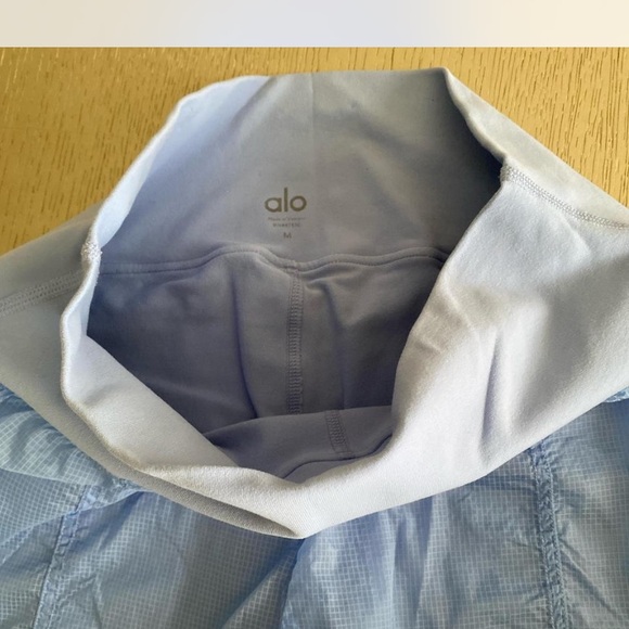 ALO Yoga Sky Blue Activewear Set - Picture 6 of 7